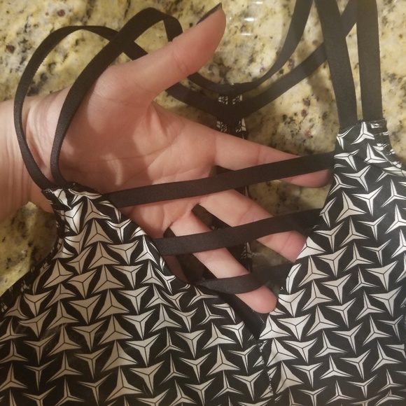 2 Victoria secret sports bras - Picture 2 of 6